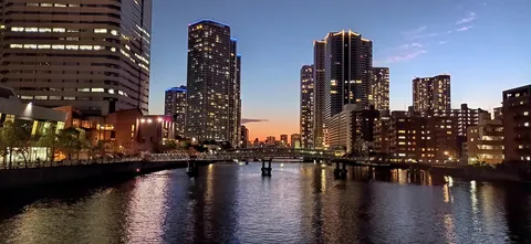 夜景に映える水都の黄昏