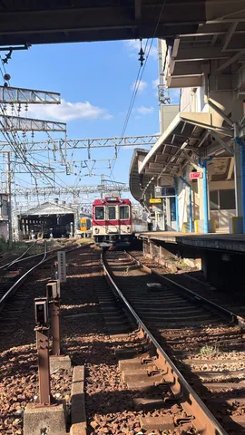 夕方の線路に響く汽笛