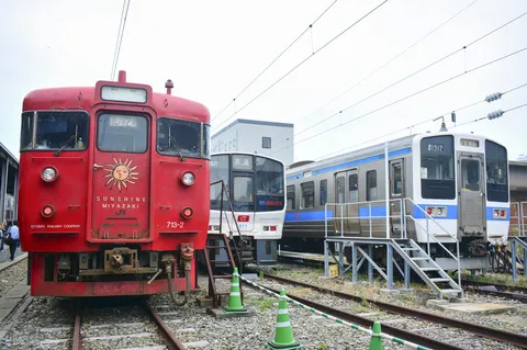 レトロと近未来、時を超えた並び