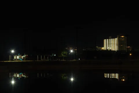 水面に映る夜景