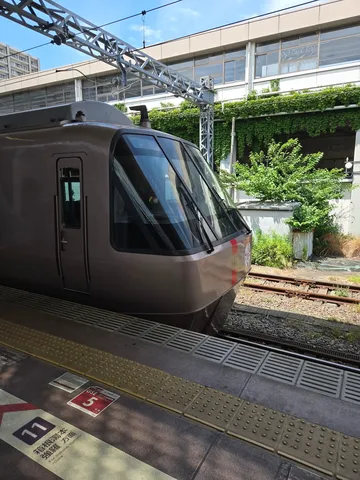 プラチナブロンドの電車、発車します！
