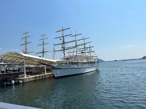 海に浮かぶ歴史の帆船
