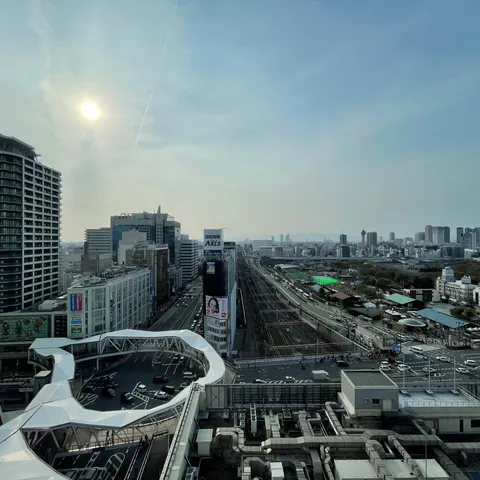 都会の空を駆ける鉄路