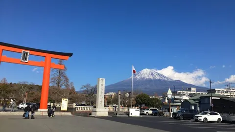 鳥居と富士山の絶景コラボ