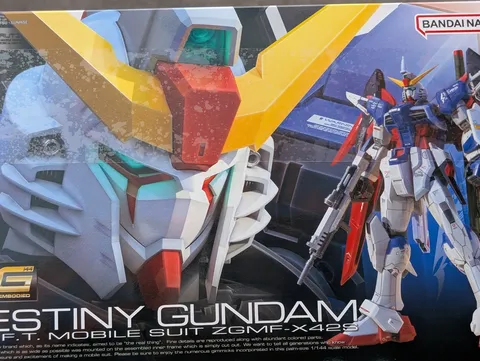 デスティニーガンダム、迫力の箱絵