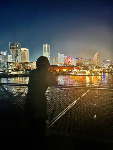 都市の輝きを見つめて