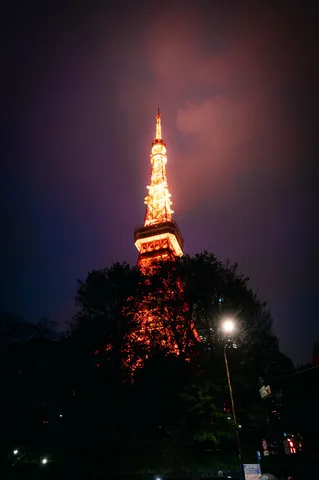 夜空に燃える東京タワー