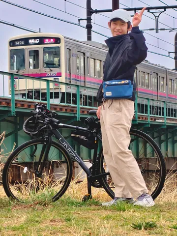 サイクリング日和、列車と笑顔