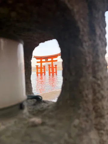 覗き見！海上の鳥居