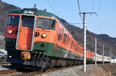 鮮やかな車体が魅せる走行美