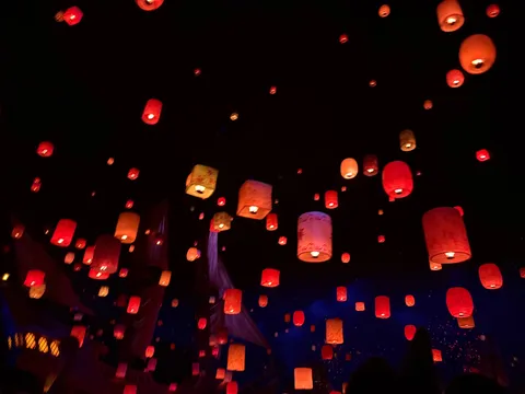 夜空に浮かぶ無数の光