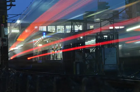 夜の疾走、光の軌跡