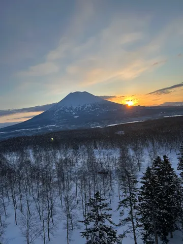 白銀を照らす夕陽