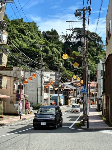 街に揺れる橙の灯