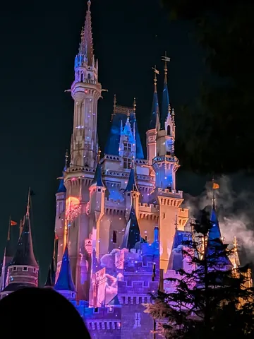 夜空に輝く光の魔法