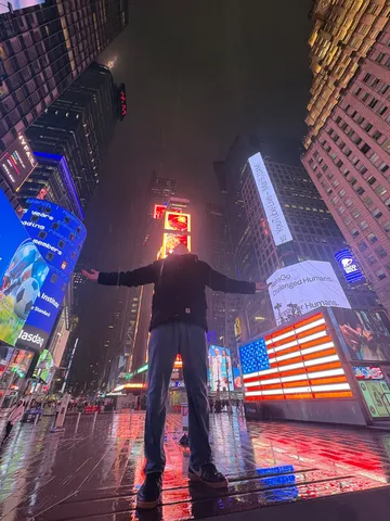 雨夜のスクリーンシティ