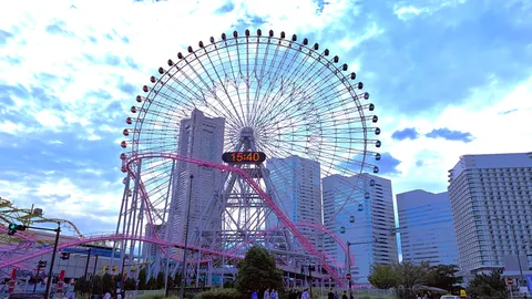 空に重なる遊園地