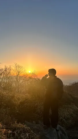 夕暮れに佇む、思索の一杯
