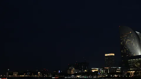 夜景に灯る、都会の瞬き