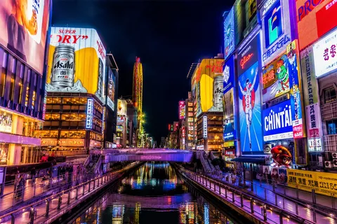 ネオン輝く水の都