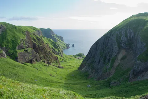 絶景の緑谷と青い海