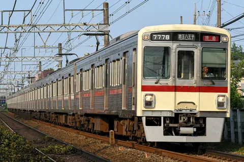 昭和レトロな京王線、7778編成。