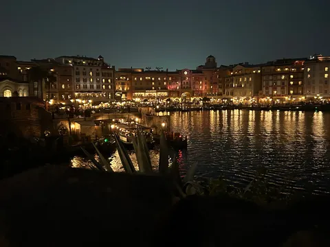 水面に映る光の海