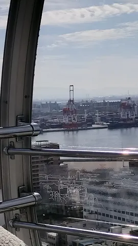 港湾と空のコントラスト