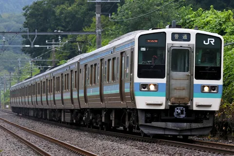 雨上がりのローカル線