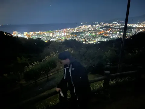 夜景と私、光と影の共演かな？