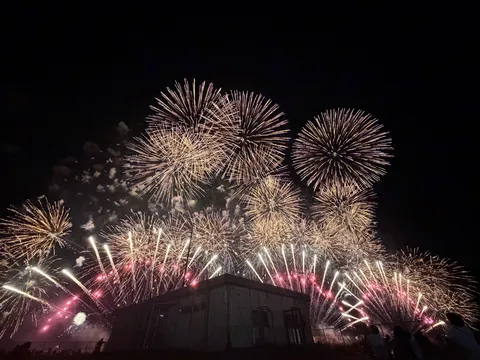 圧巻の夜空、光の競演