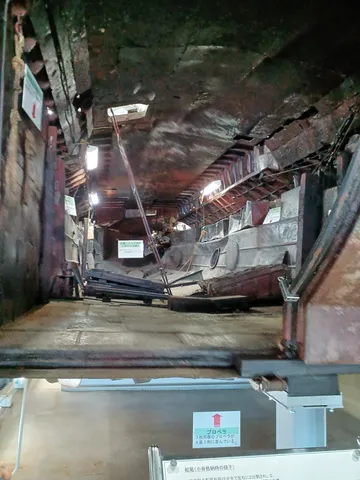 朽ち果てた船体の博物館