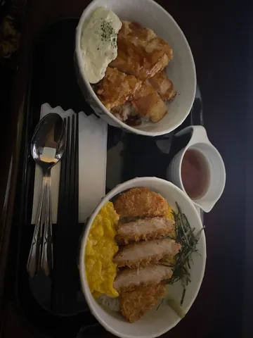 衣香る丼と黄の饗宴