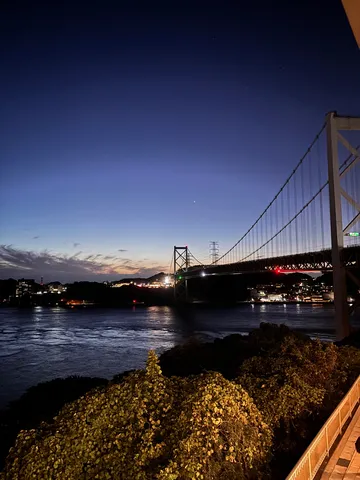 星降る夜の港橋