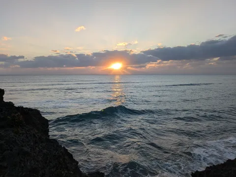 夕陽と揺れる海