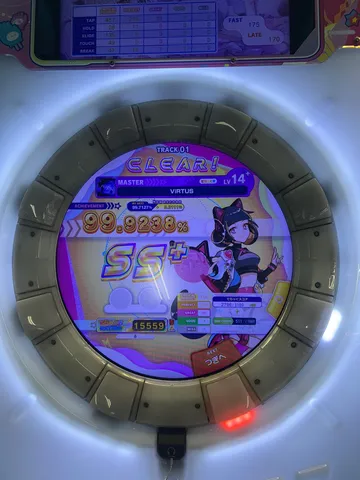 ゲームセンターの熱狂、クリアの瞬間！