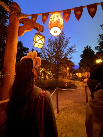 夜の灯りと小路の記憶