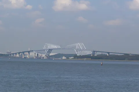 空と海と未来へ架かる橋