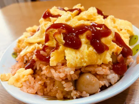 オムライス、ケチャップの雫