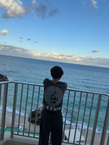 見渡す海の青と静かな時間