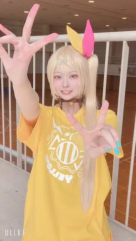 元気いっぱいの応援ポーズ！