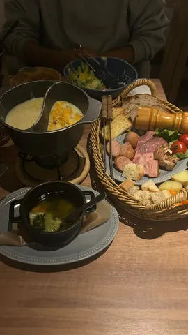とろ〜りチーズと食卓の温もり