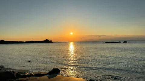 水平線に溶ける黄金の太陽
