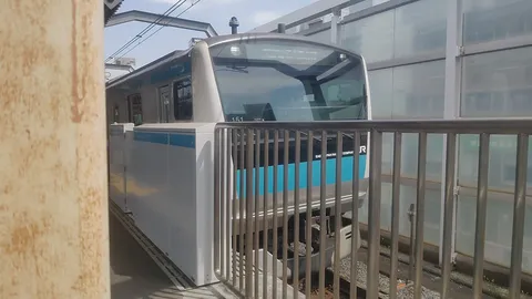 都会の風を感じる電車の旅