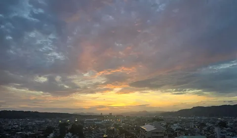 夕景に染まる街の輪郭