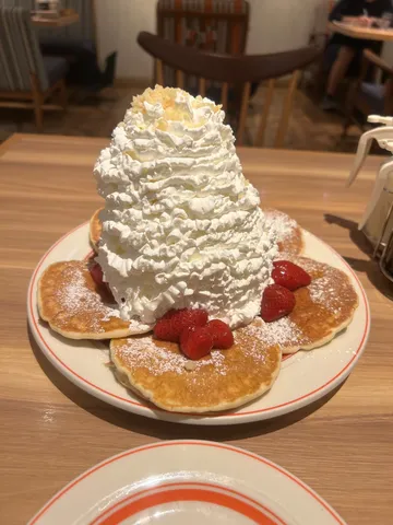 夢のような山盛りホイップパンケーキ