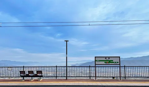 終着駅の、空と街。