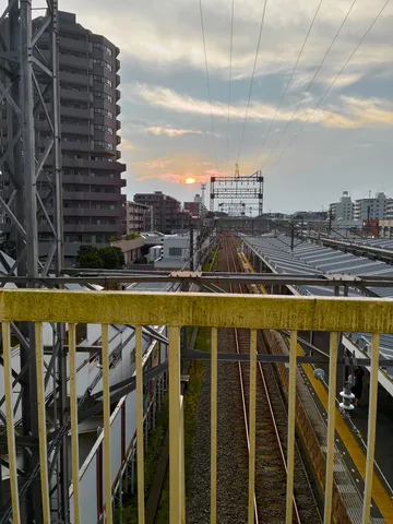 夕暮れの鉄道風景