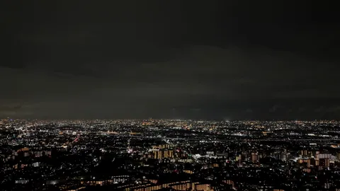 夜景に広がる静寂の微光
