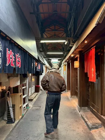 路地裏に佇む、時が止まる瞬間